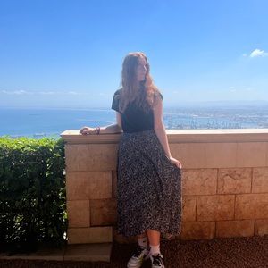 Meet your Posher, Dahlia